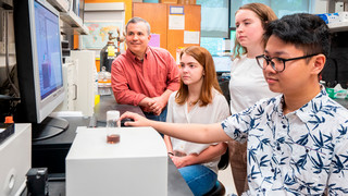Mike Leopold in lab with students