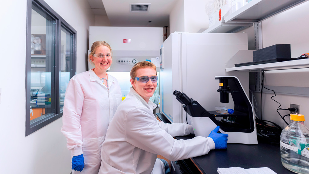 Julie Pollock in lab with student