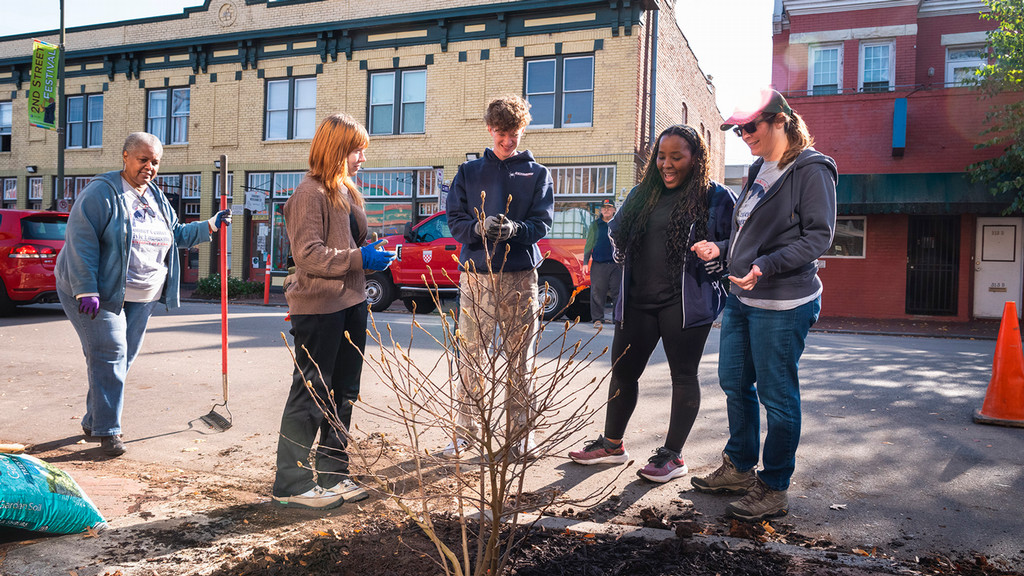 University of Richmond students plant trees in downtown Richmond