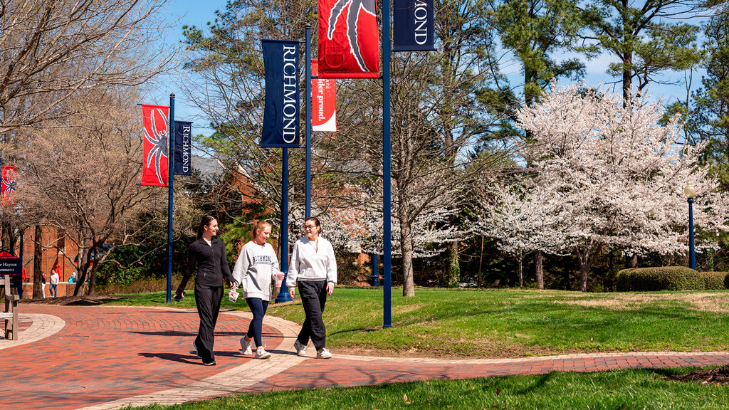 UR students walking on campus