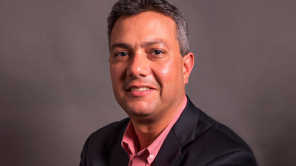 Gene De Souza, ’97