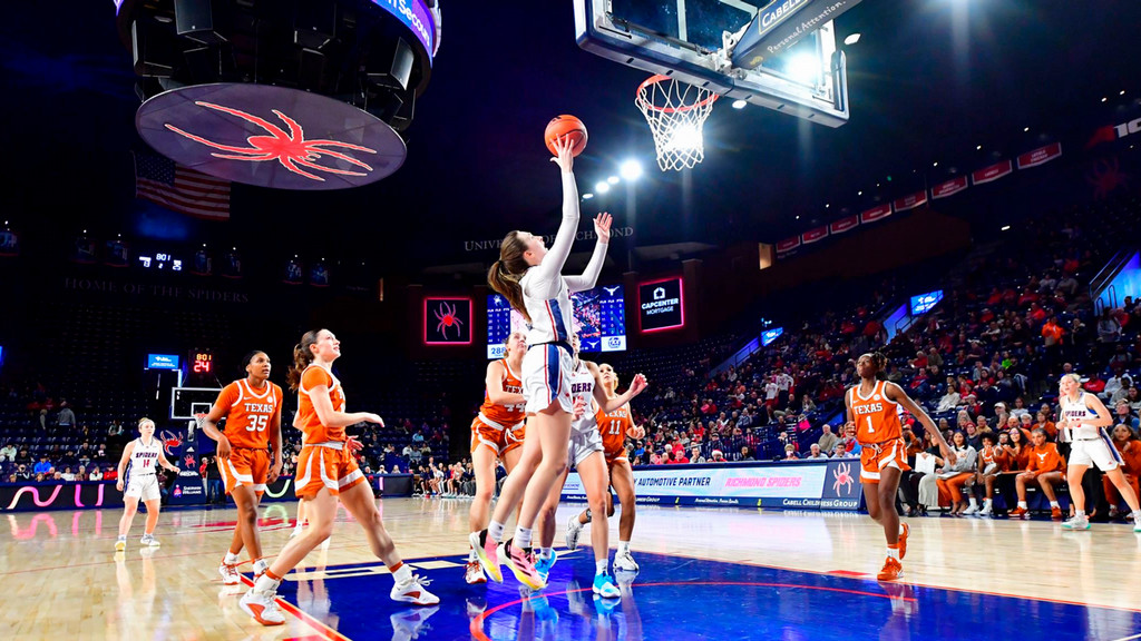 Maggie Doogan making a basket.