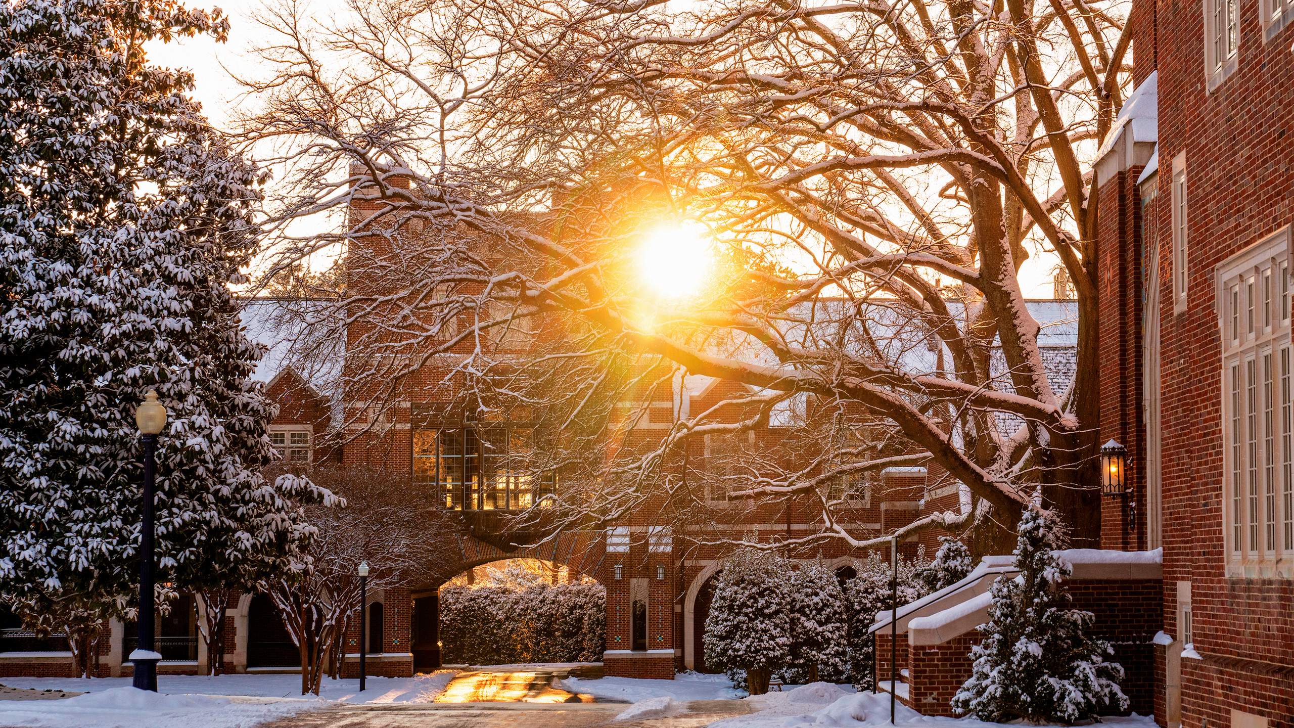 Sunrise over Modlin in the snow.