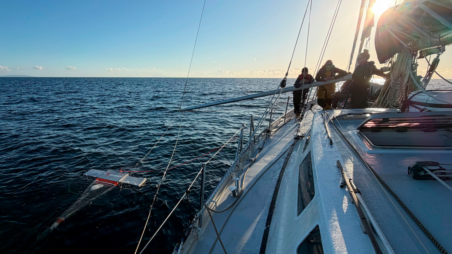 A photo of a large sailboat on the ocean.