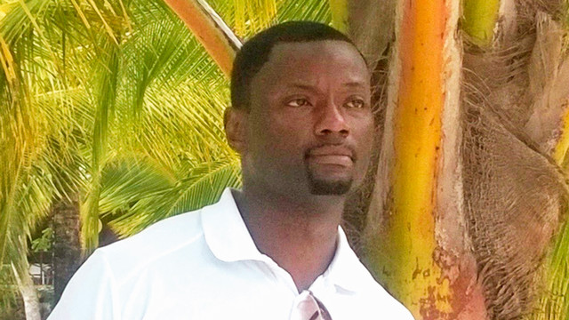 A photo of Muneer Moore, '00