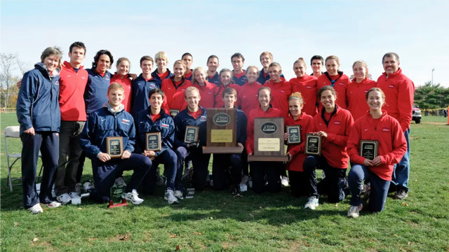 The winning University of Richmond men's and women's cross country teams at the 2010 A-10 championships.