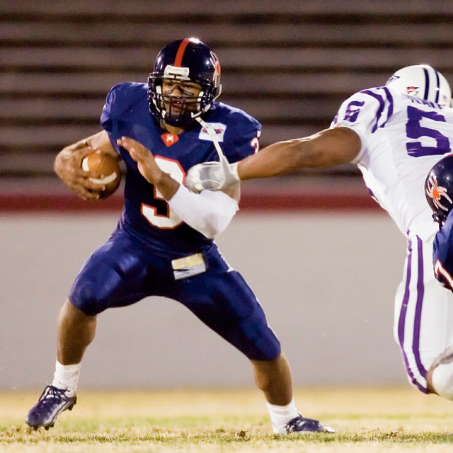 2005 University of Richmond Spiders quarterback Stacy Tutt runs the ball.