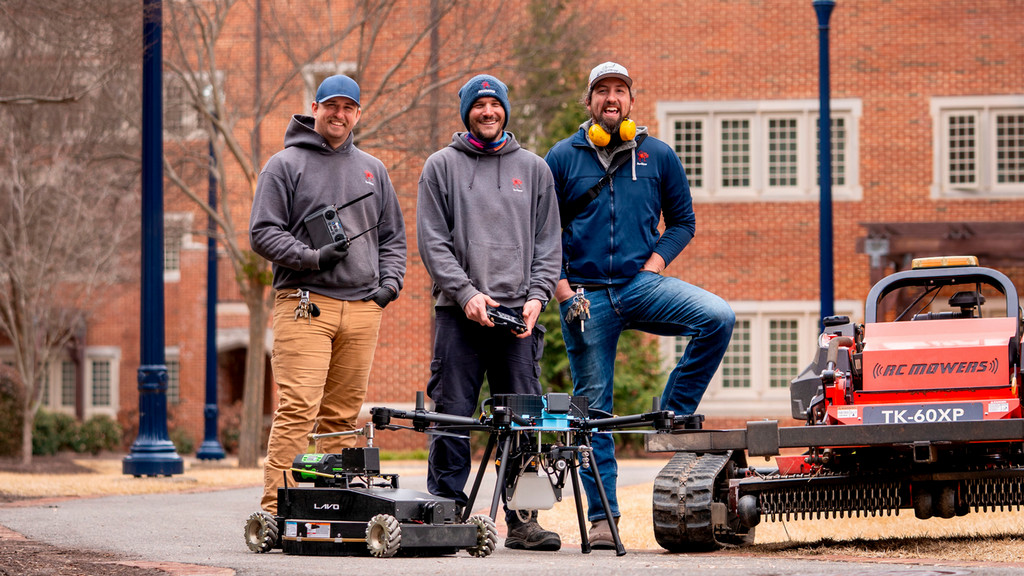 UR landscape team works with robots and other high-tech tools