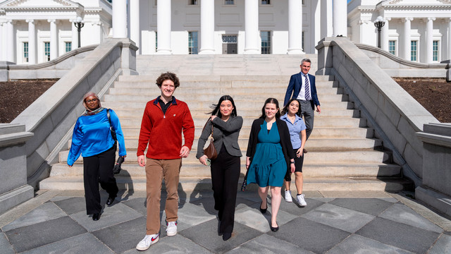 Prof. Tom Shields and his class visit the Virginia State Capitol