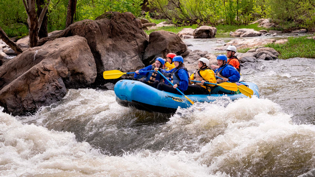 University of Richmond students whitewater rafting
