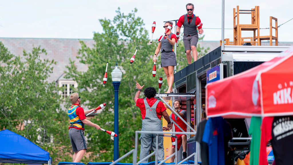 Cirque Kikasse performs on Westhampton Green at the University of Richmond