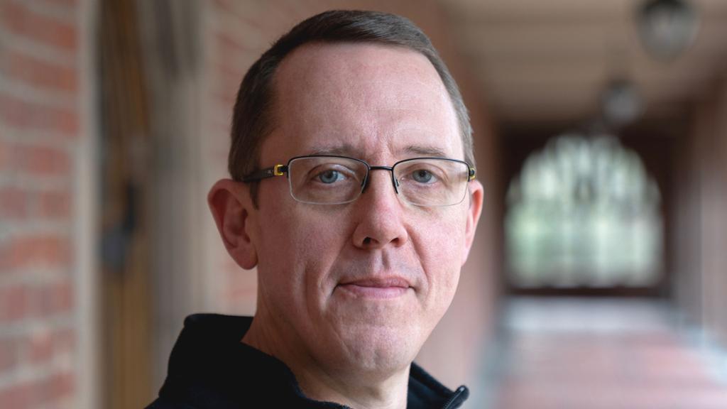 Erik Nielson headshot