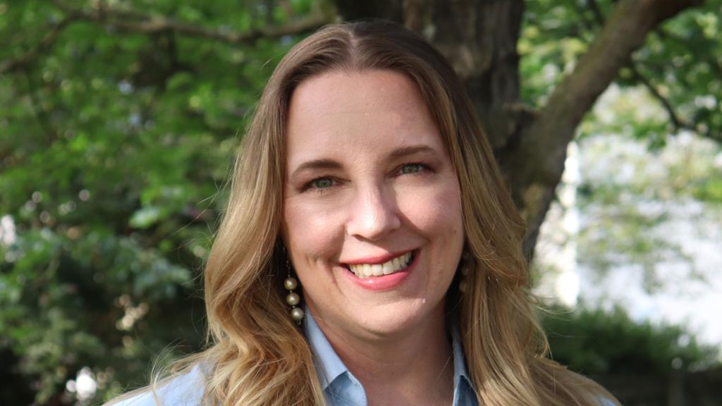 Angela Foss headshot