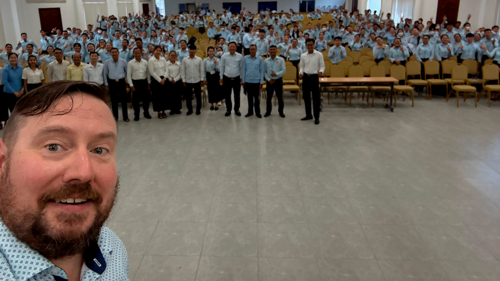 Selfie with Bob Spires and large number of workshop participants
