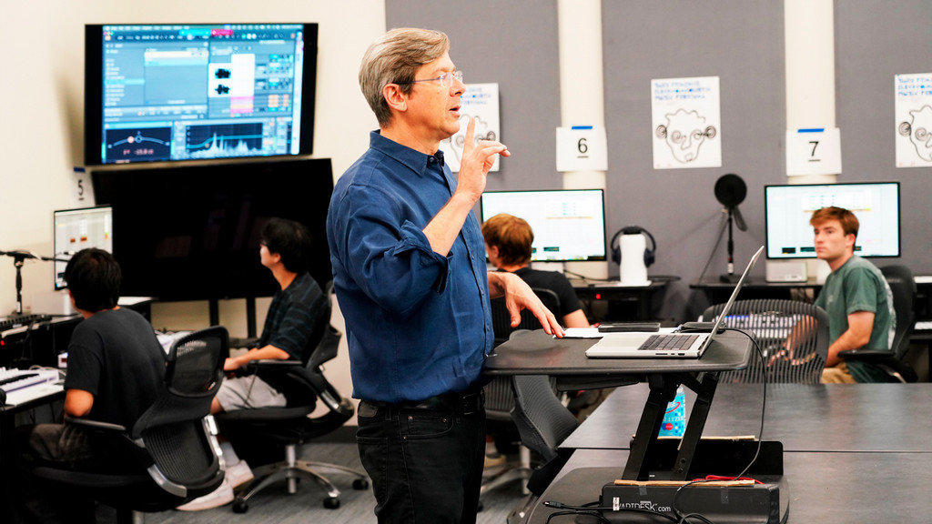 Professor Ben Broening teaches UR students in the Music Tech Lab