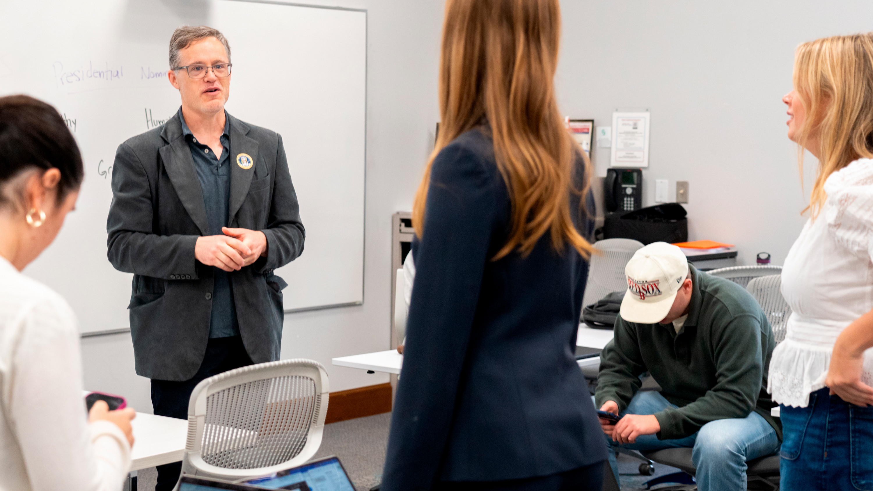 Professor Christopher von Rueden teaching class.