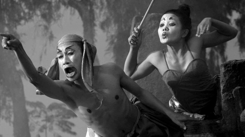 still frame from the film Setan Jawa with actor and actress