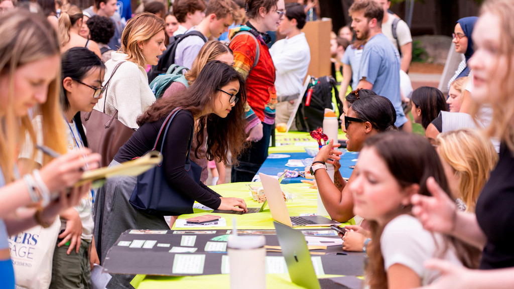 Students promoting clubs and organizations at tables