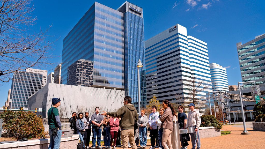 A class meets outside in downtown Richmond.