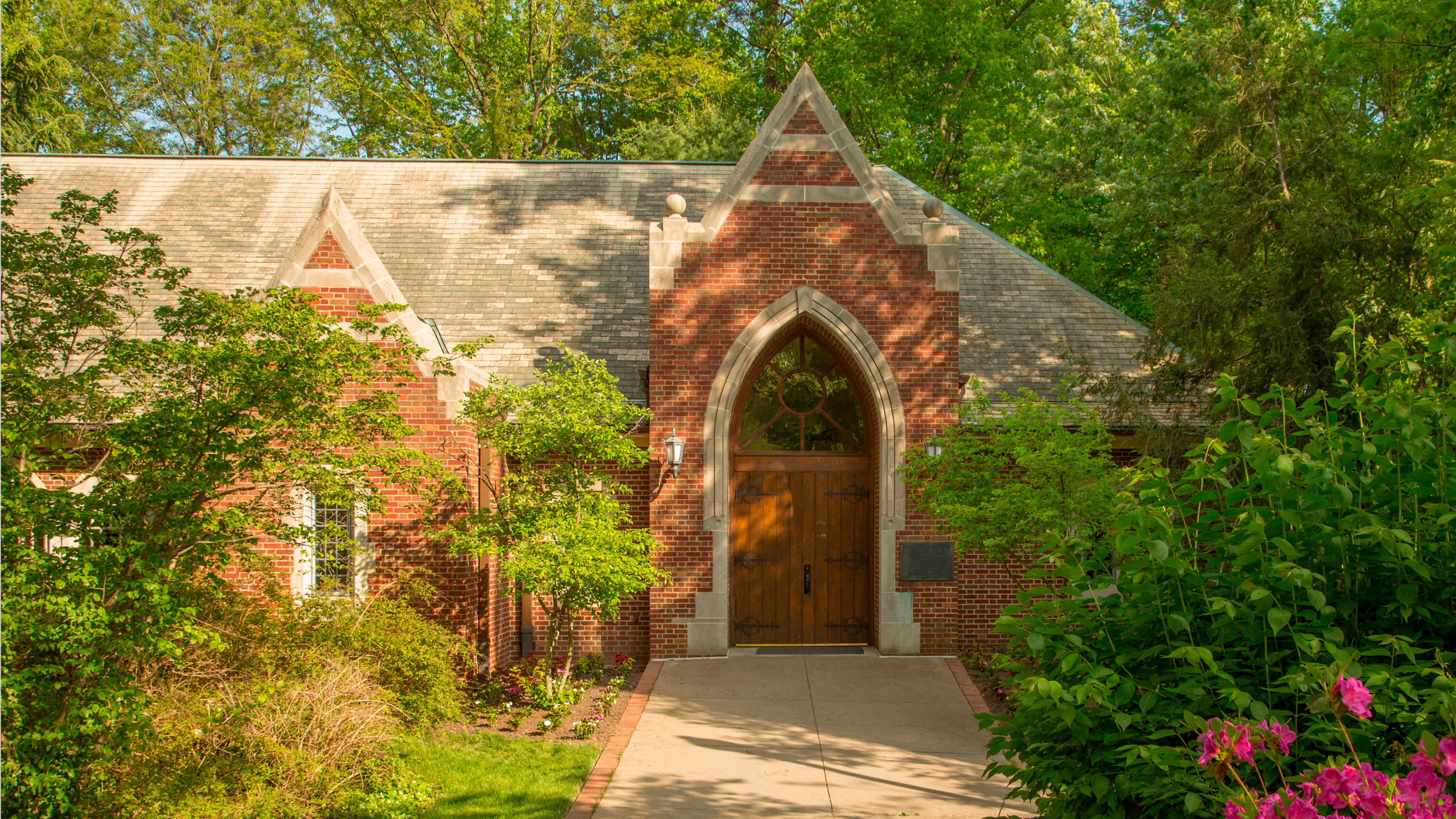 The Wilton Center at the University of Richmond in the spring.